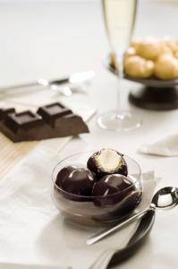 DARK CHOCOLATE PROFITEROLES